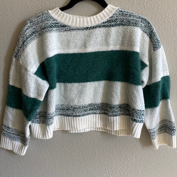 Super cute green and white cropped sweater - Picture 1 of 1